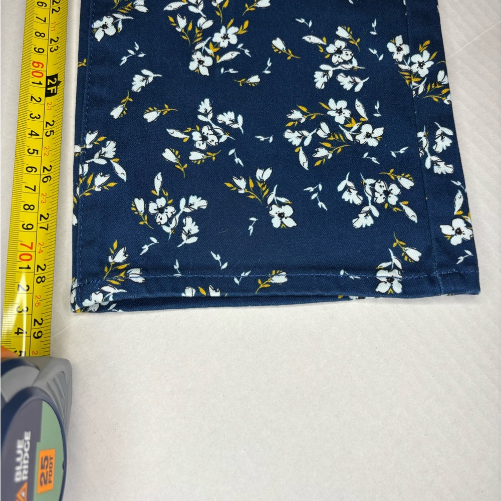 NYDJ NWT Marilyn Straight Navy Floral Jeans Size 4 Petite - Picture 10 of 10